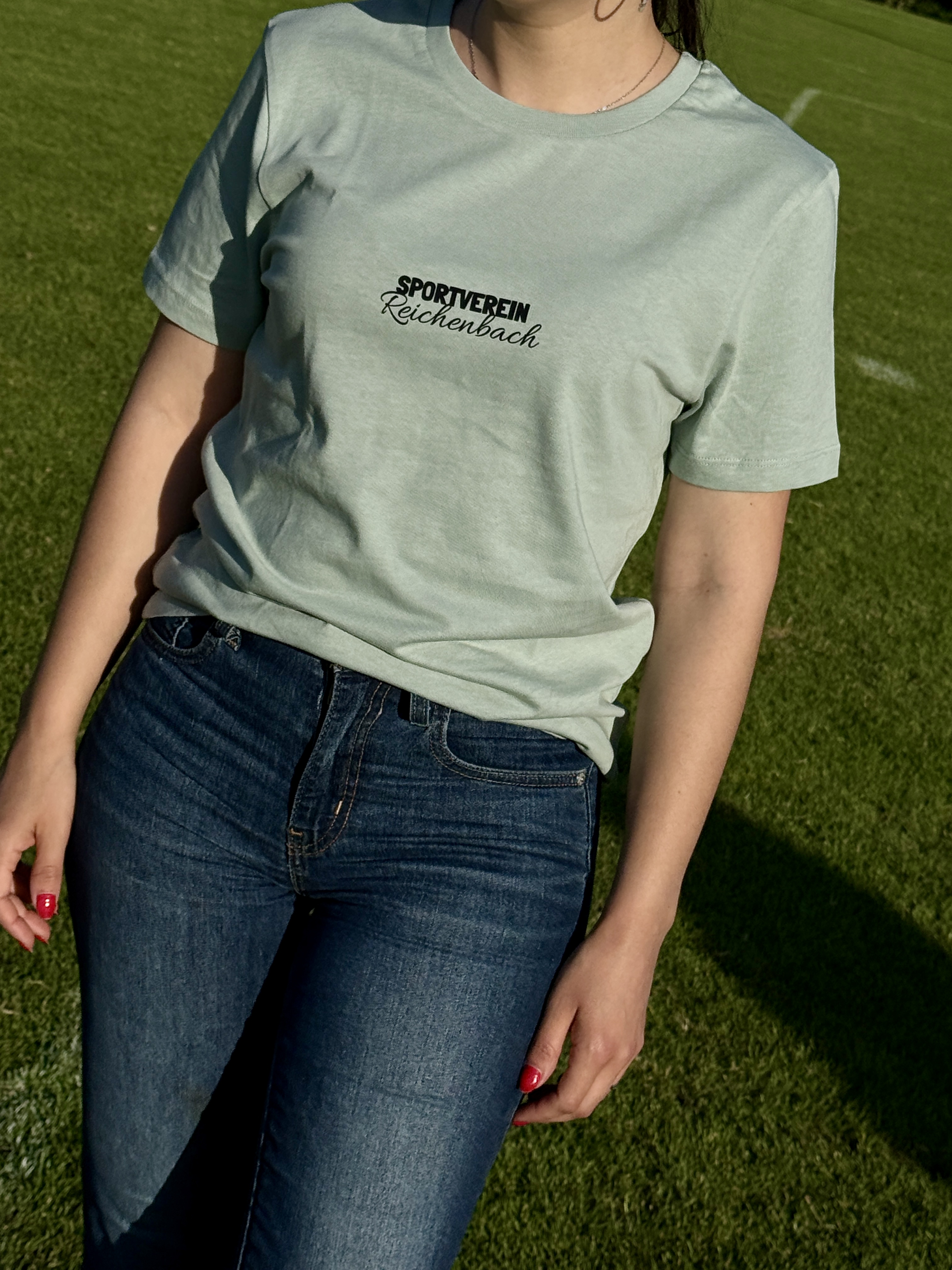 Fine Line — Damen T-Shirt — getragen