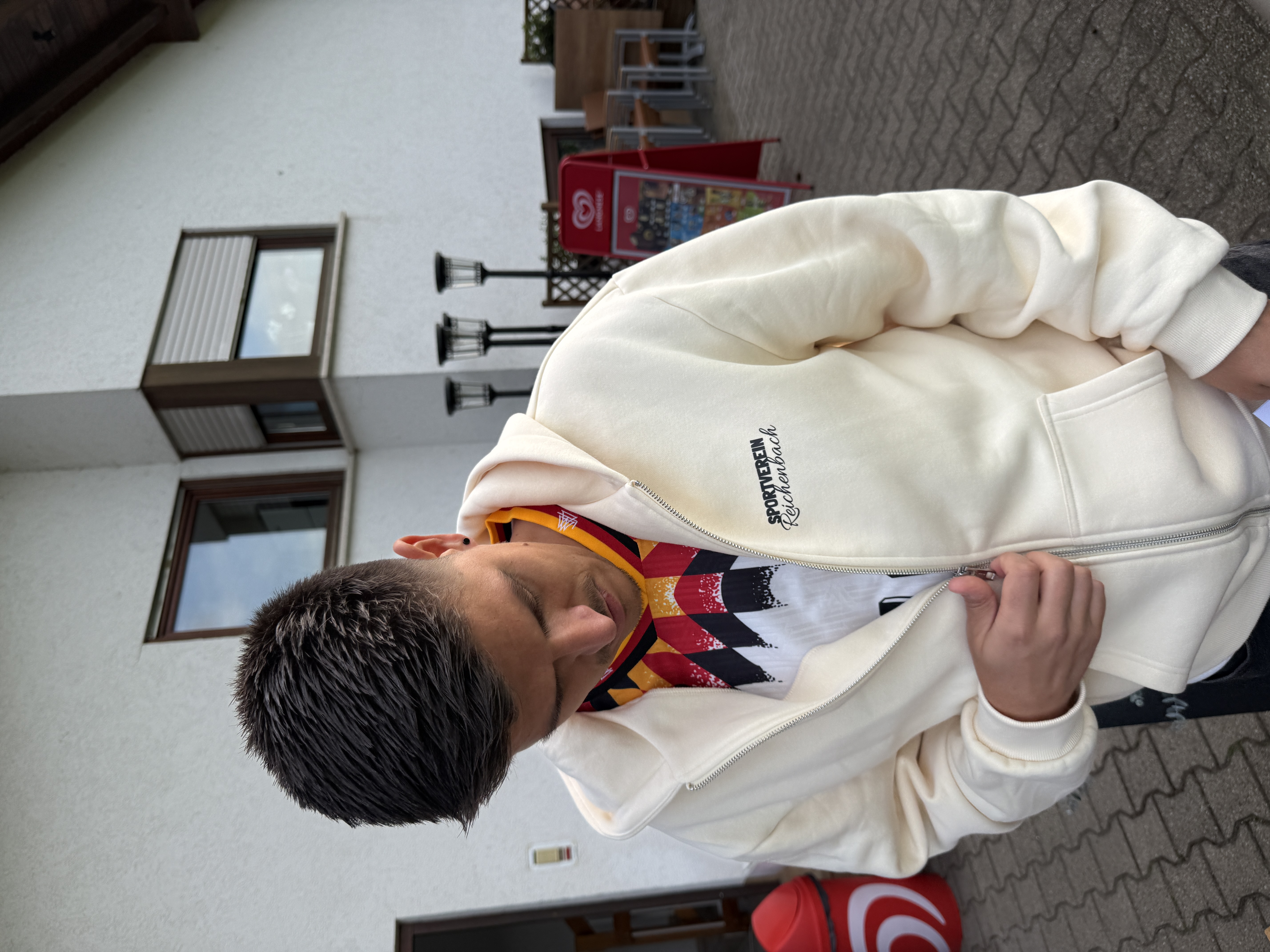 Fine Line — Fluffy ZIP-Jacke — getragen