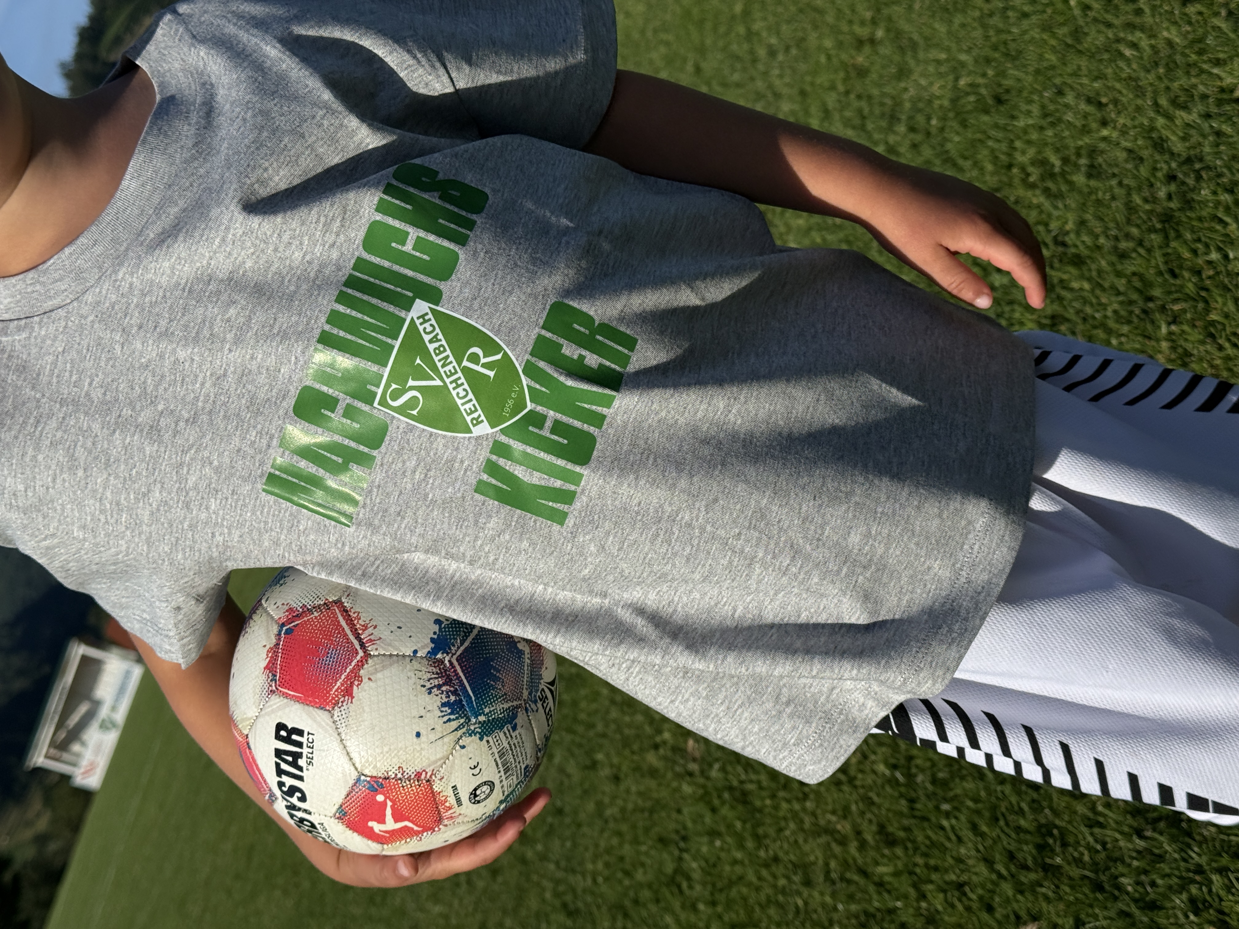 Nachwuchs Kicker/in — Kids T-Shirt — getragen