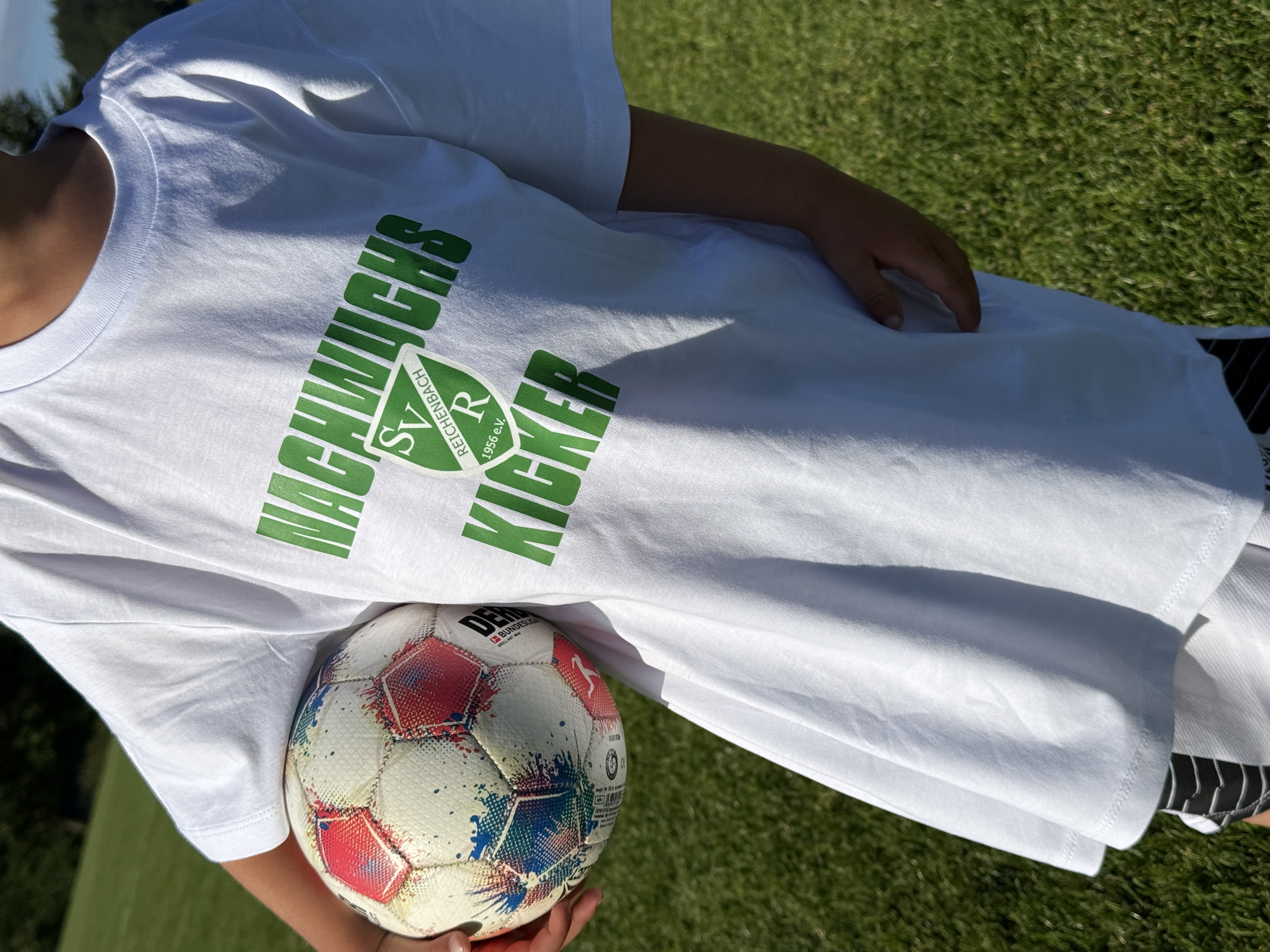 Nachwuchs Kicker/in — Kids T-Shirt — getragen